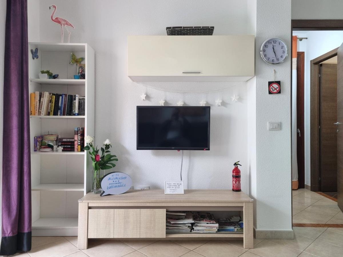 Valevalehome - Gallery With Fully Equipped Kitchen, Reserved Parking, Big Garden Apartment Olbia